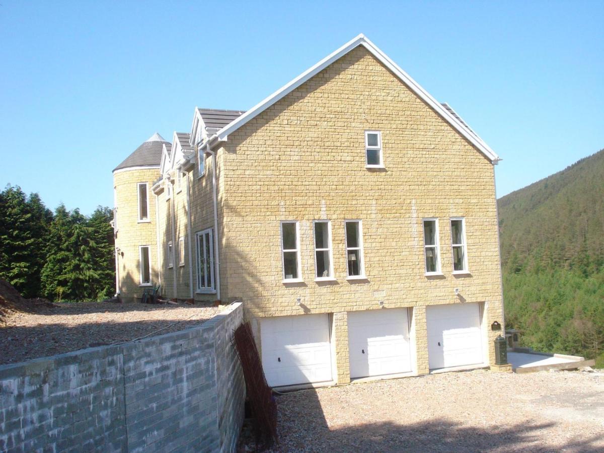 Rowan House Bed Breakfast Main House & Self Contained Self Catering Apartment Cymmer ภายนอก รูปภาพ