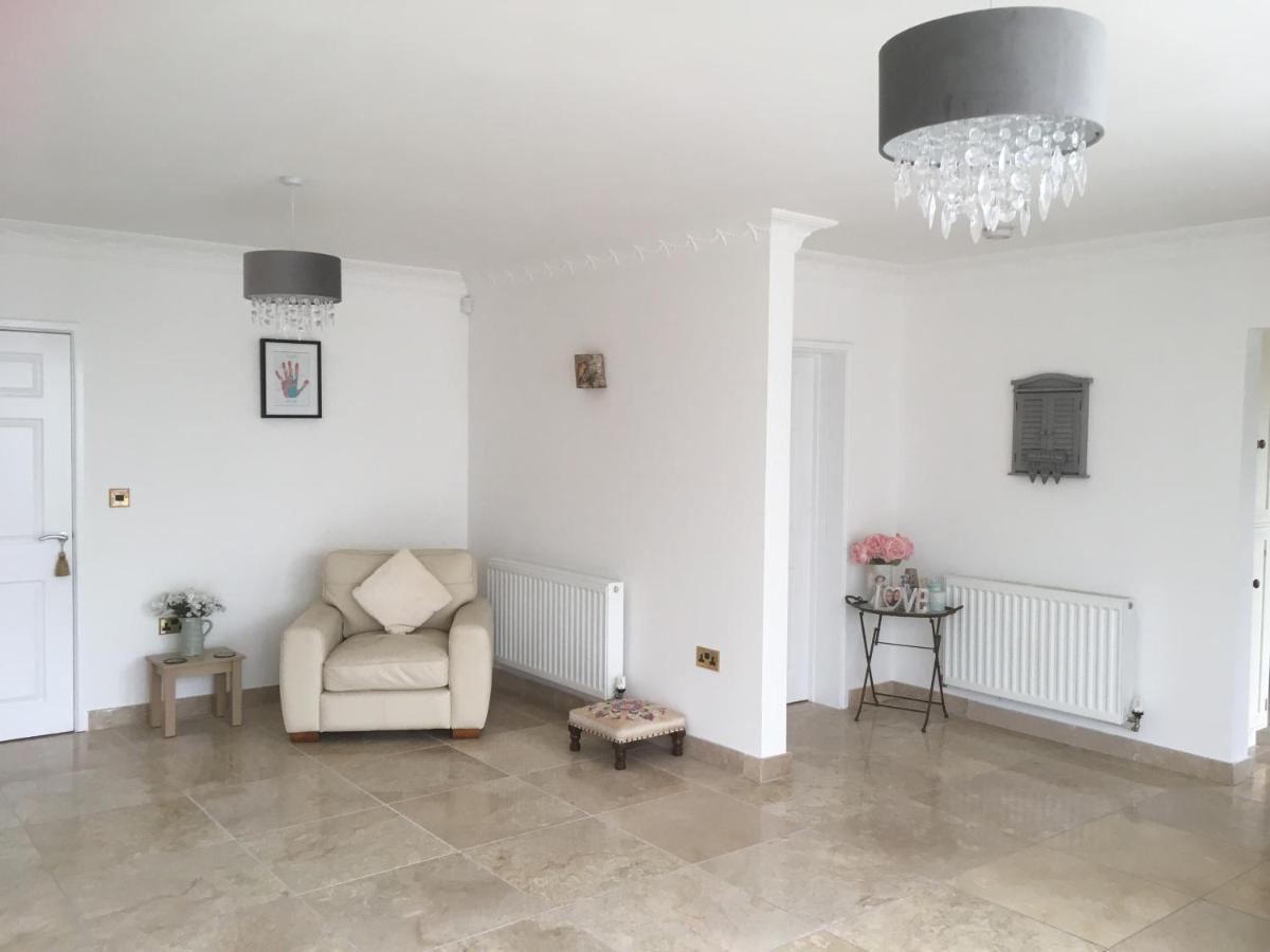 Rowan House Bed Breakfast Main House & Self Contained Self Catering Apartment Cymmer ภายนอก รูปภาพ