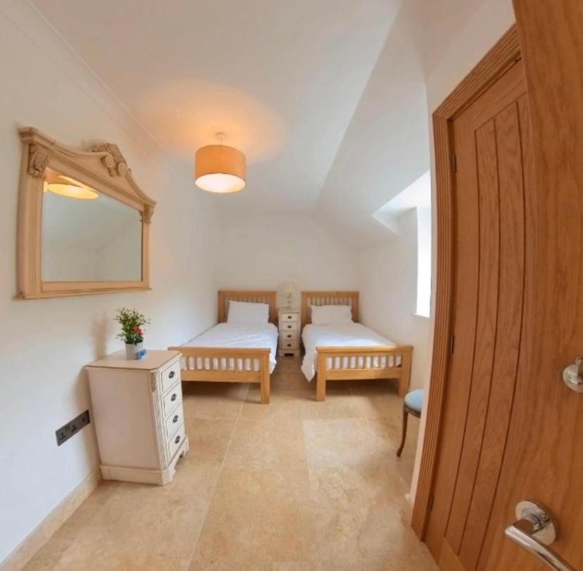 Rowan House Bed Breakfast Main House & Self Contained Self Catering Apartment Cymmer ภายนอก รูปภาพ