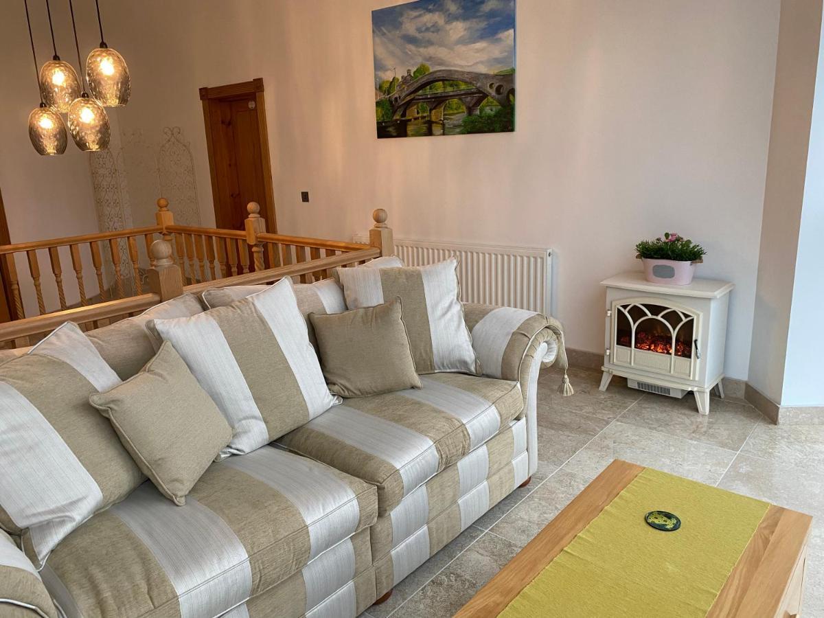 Rowan House Bed Breakfast Main House & Self Contained Self Catering Apartment Cymmer ภายนอก รูปภาพ