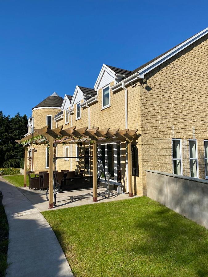 Rowan House Bed Breakfast Main House & Self Contained Self Catering Apartment Cymmer ภายนอก รูปภาพ